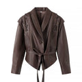 Cappotto casual in pelle marrone con lacci da uomo, stile loose e rilassato, di marca Valstrend Shop, vista frontale in dettaglio