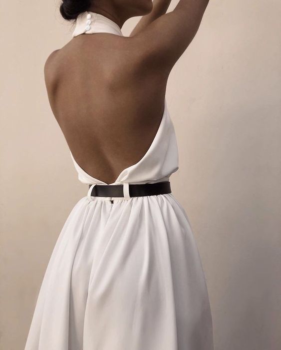 Completo jumpsuit donna in poliestere senza maniche, scollo a halter e schiena scoperta, marchio Valstrend.