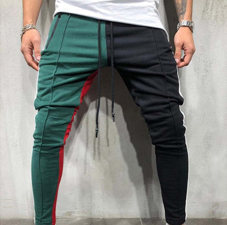 Pantaloni jogger colorati Valstrend shop, misto di colori, comodi e trendy, con coulisse in vita e tasche laterali.