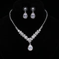 Set di gioielli Valstrend con collana e orecchini a catena scintillanti in zirconi, perfetti per occasioni speciali e matrimonio.
