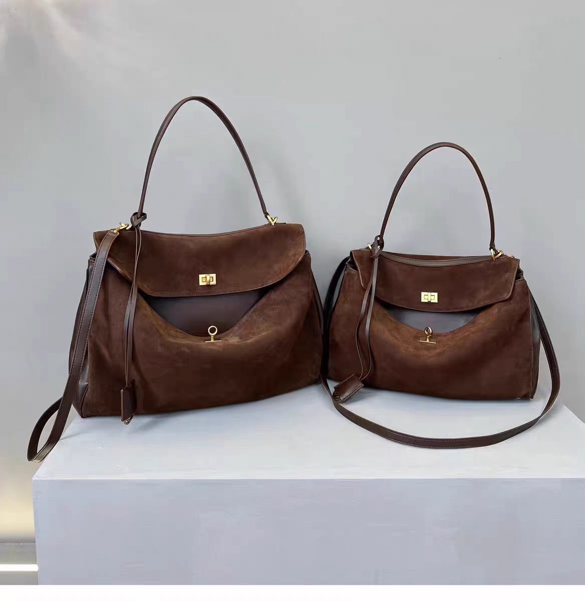 Grande borsa a tracolla per donne Valstrend, bag da pendolare con scomparto spazioso, perfetta per uso quotidiano.