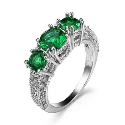 Anello di fidanzamento europeo e americano in argento con zirconia incastonata, gioiello elegante e lucente.