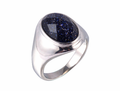 Anello da uomo in acciaio titanio viola con pietra di sabbia, stile elegante e robusto, ideale per look moderni e sofisticati.