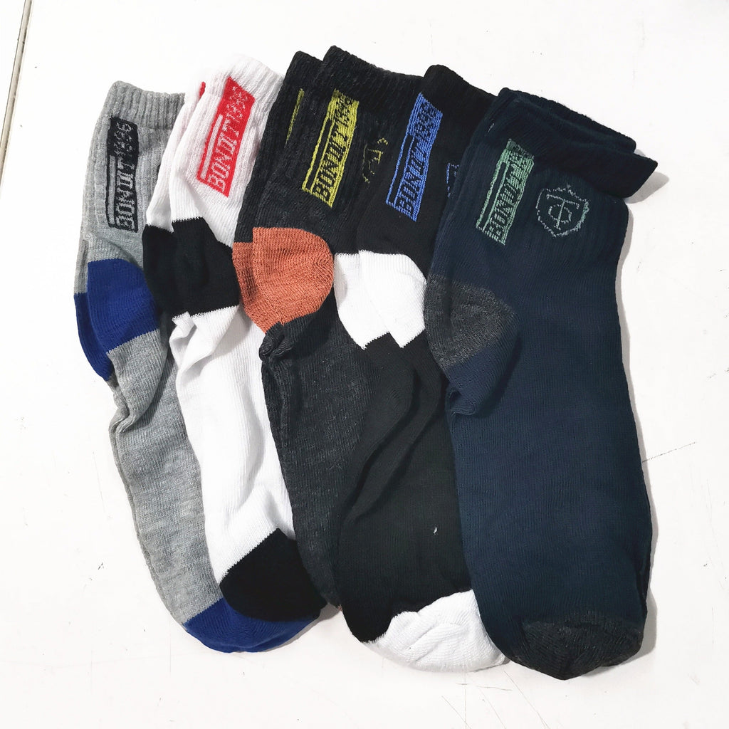 Coppia di calzini sportivi corti Valstrend con ricamo di stemma, assorbenti, ideali per donna e uomo, mostrati in primo piano