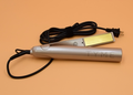 Spray per capelli lisci TYME di Valstrend, confezione con pettine e fermaglio per styling capelli lisci e definiti.