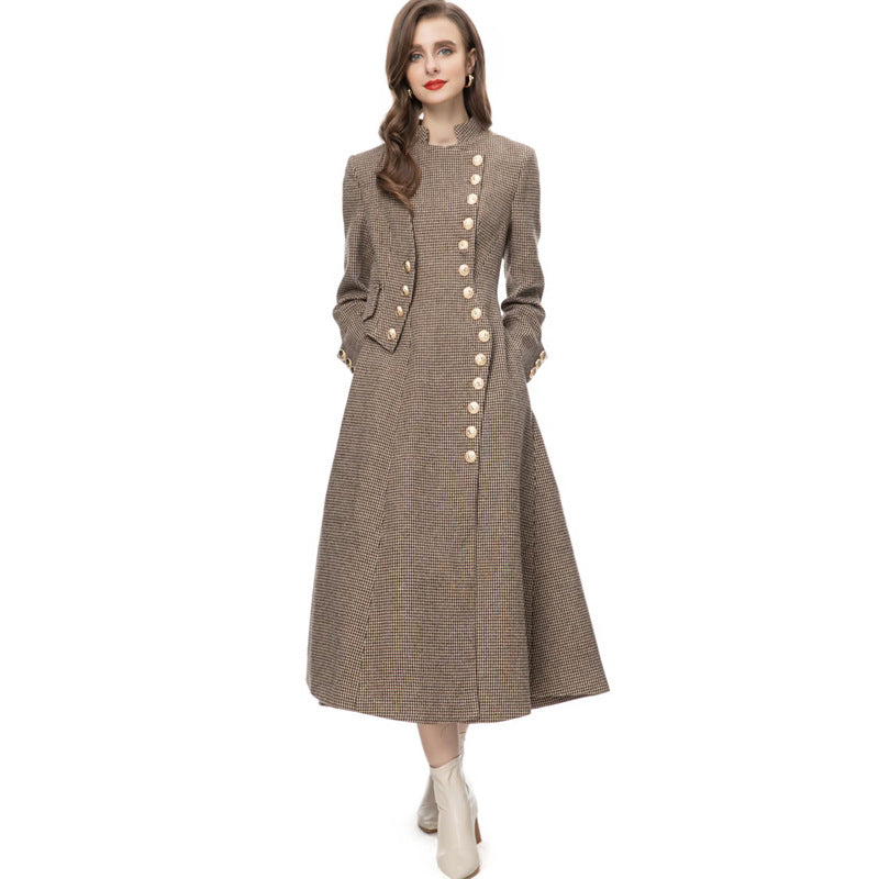 Giacca da donna stile moda Valstrend, a doppio petto, vestibilità elegante, in tessuto nero, con dettagli di design moderni.