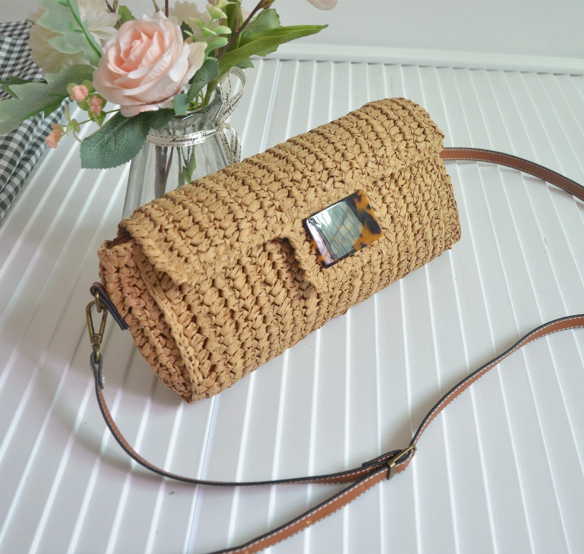 Borsa a tracolla in paglia con stampa leopardo vintage, stile fashion e retrò, di marca Valstrend shop.