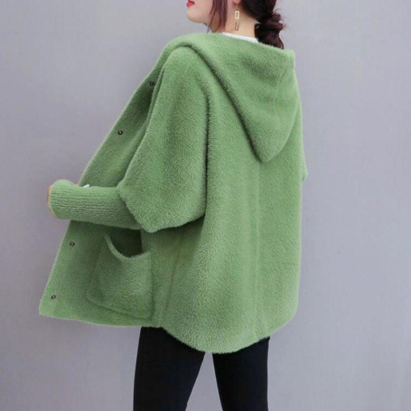 Cardigan in velluto spesso e doppio lato, Valstrend, morbido e caldo, vestibilità ampia e stile casual, indossato con jeans.