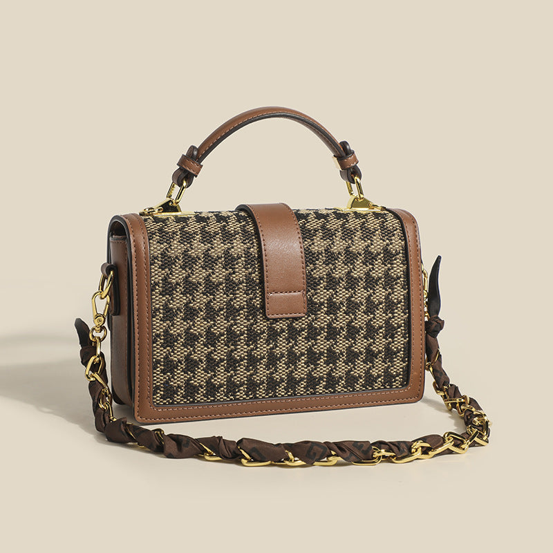 Piccola borsa a tracolla Valstrend con motivo quadri, catena e design all-match, adatta come portadocumenti o bagaglio a mano