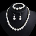 Collana, orecchini e bracciale in perle Valstrend, gioielli tre pezzi eleganti e raffinati con perle bianche e dettagli lucidi.