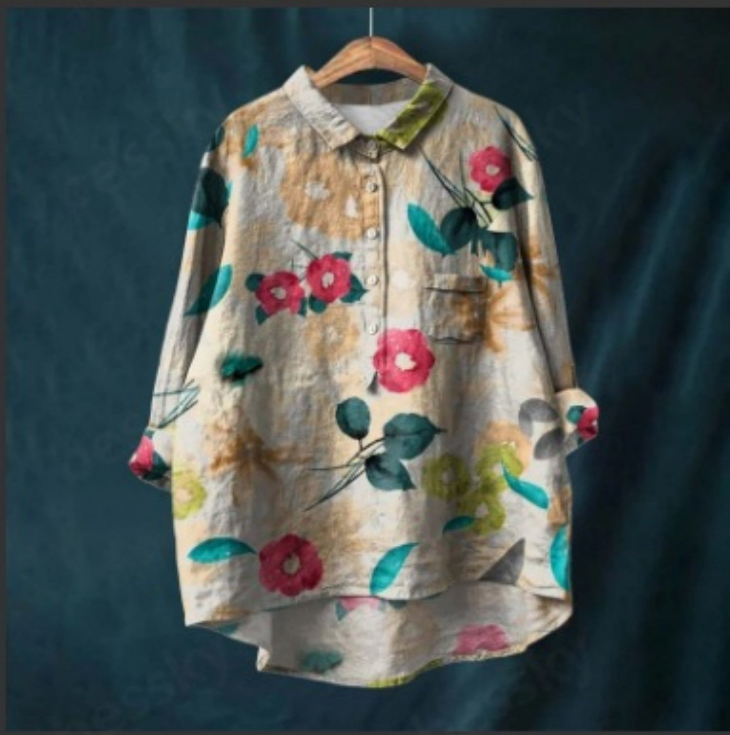 Camicia moda versatili con colletto stampato Valstrend, dettagli di stile e design colorato, vista frontale dell'abito.