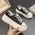 Scarpe casual in pelle con piattaforma, scarpe da studenti basse, brand Valstrend Shop, modello in primo piano