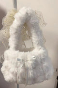 Borsa a mano in peluche Valstrend con fiocco bianco Snow White e dettagli di perle, elegante e femminile.