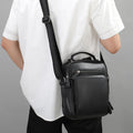 Borsa messenger in pelle retrò grande capacità, tracolla spaziosa e stile vintage, con dettagli eleganti e scomparti multipli.