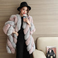 Cappotto di pelliccia personalizzato da donna Valstrend Shop, stile alla moda, morbido e caldo con dettagli eleganti.