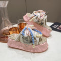 Ciabatte da donna Valstrend con fondo spesso, design personalizzato e stile outdoor, ideali per comfort e moda all'aperto.