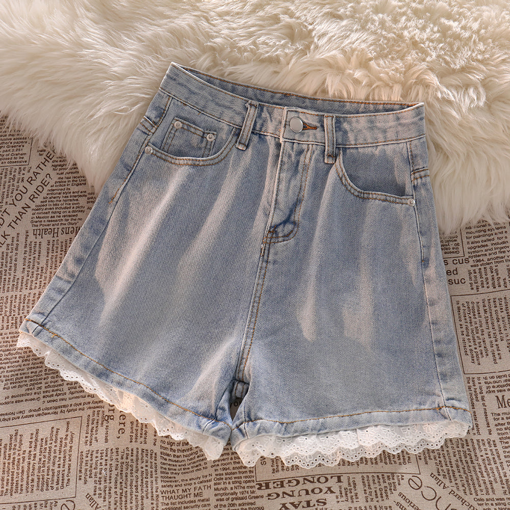 Shorts donna in denim a vita alta con dettagli in pizzo, pantaloncini hot pants di marca Valstrend, vista frontale
