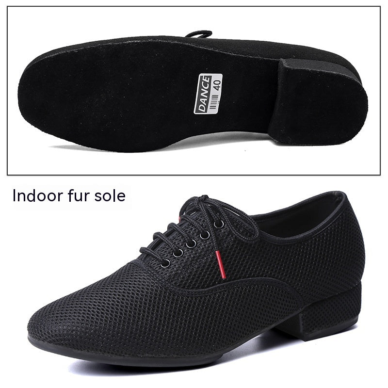 Scarpa outdoor con suola in gomma, sole morbido e traspirante, marca Valstrend, ideale per attività all'aperto e comfort quotidiano.