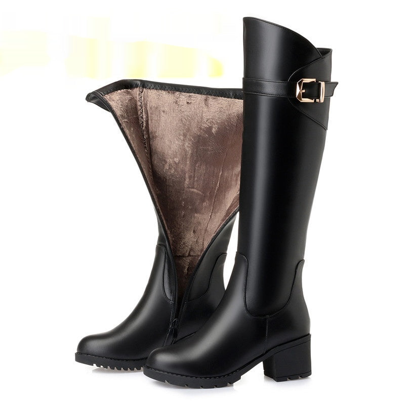Stivaletti da donna a punta tonda Valstrend con gambale lungo stile rider, suola robusta e dettagli eleganti in pelle.