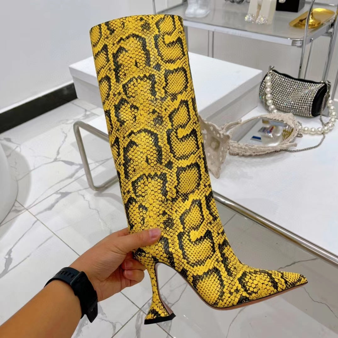Décolleté femminili Valstrend con punta affusata, zip laterale e tacco alto in stile serpentina.