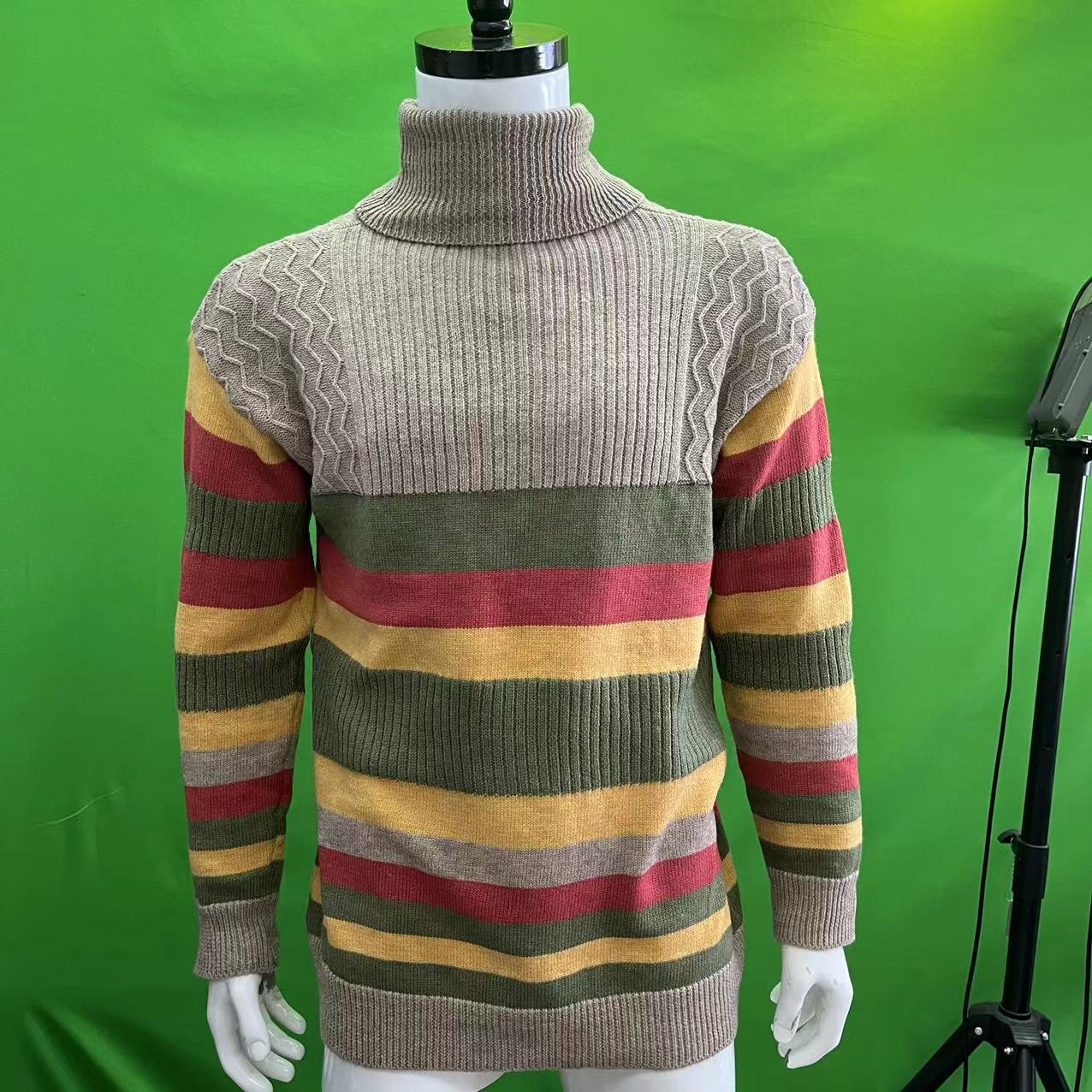 Maglione da uomo con colletto a rollo, tinta unita, in maglia, marca Valstrend, stile elegante e confortevole.