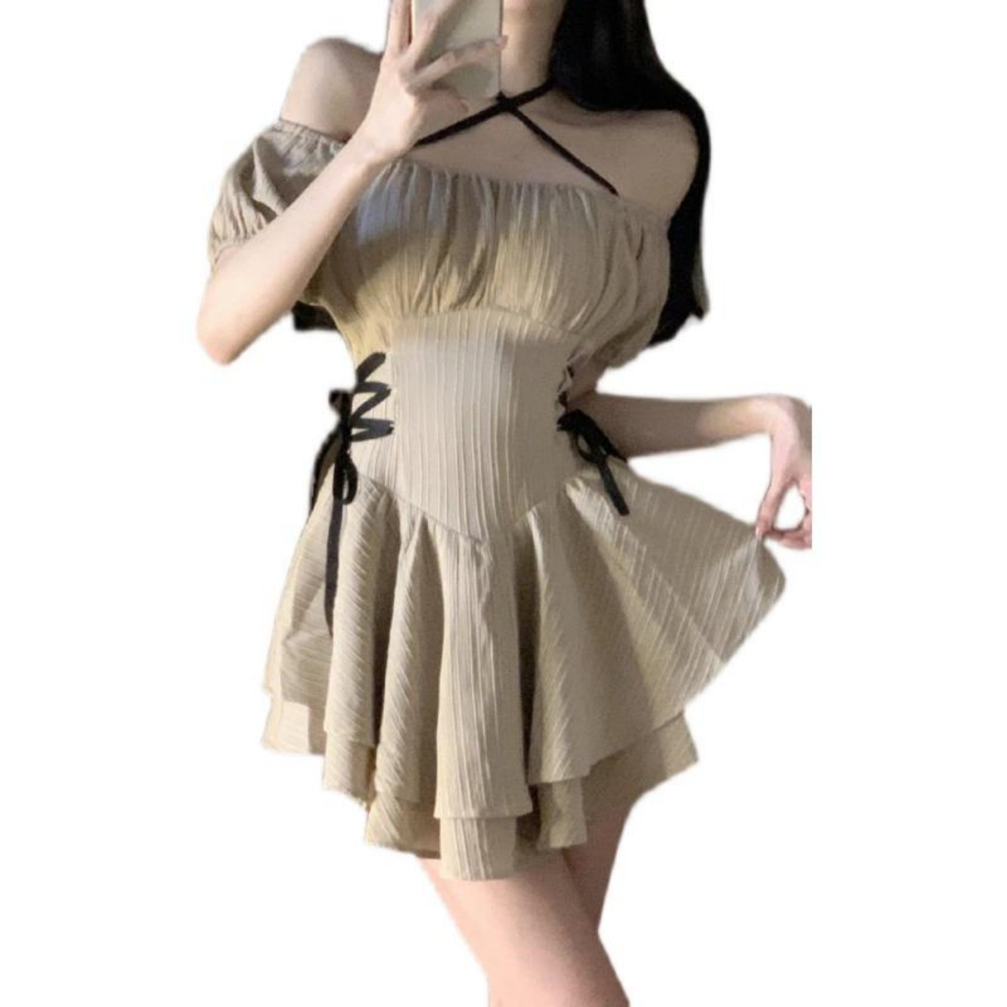 Vestito corto con maniche corte e cintura annodata, marca Valstrend, in tessuto leggero e stile estivo.