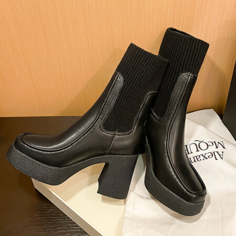 Scarpe donna platform Martin Boots Valstrend, stivaletti in pelle con suola spessa e dettagli eleganti, ideale per look casual e alla moda
