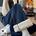 Pantaloni larghi in pelle di agnello spessa per donna, stile autunno e inverno, marca Valstrend, visibili in primo piano nell'immagine.