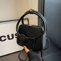 Borsa a tracolla donna Valstrend con fiocco decorativo, design elegante e compatto, ideale per accessori moda femminili