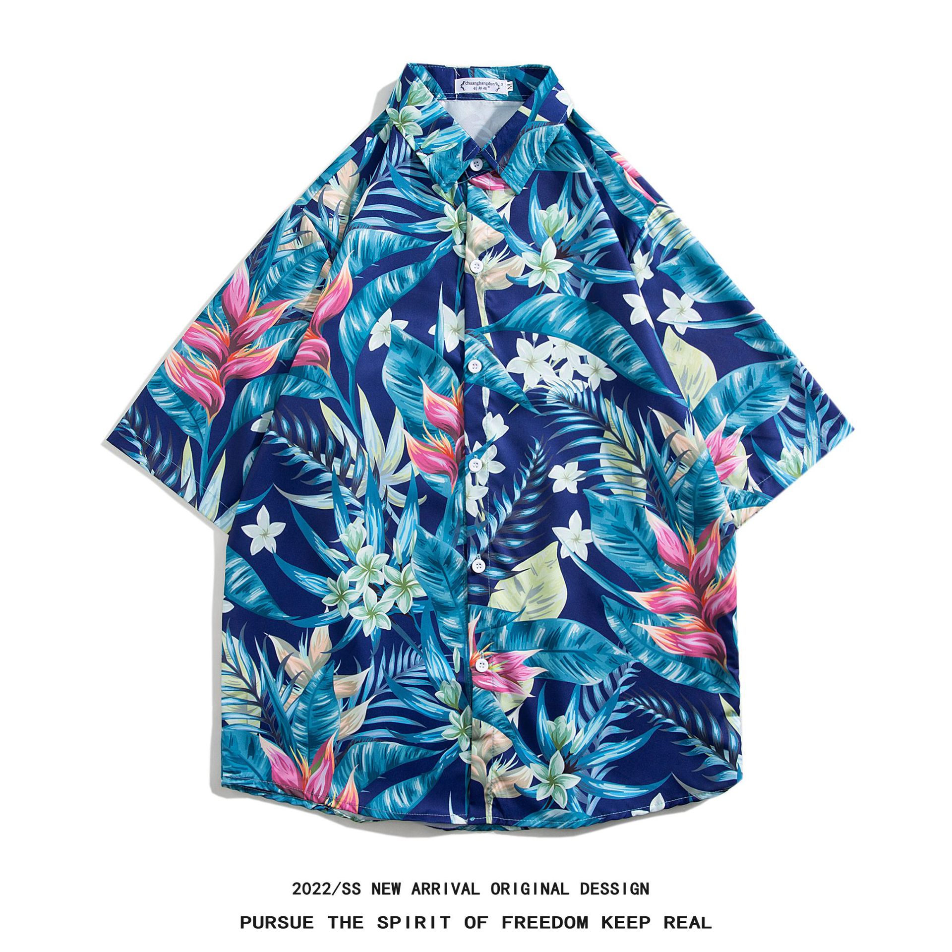 Camicia uomo a maniche corte in stile retrò Hong Kong di Valstrend, con stampa colorata e dettagli vintage.