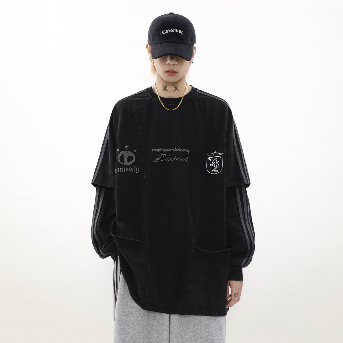 Maglione sportivo retrò Valstrend in stile fake due pezzi, a manica lunga con collo rotondo e design vintage.