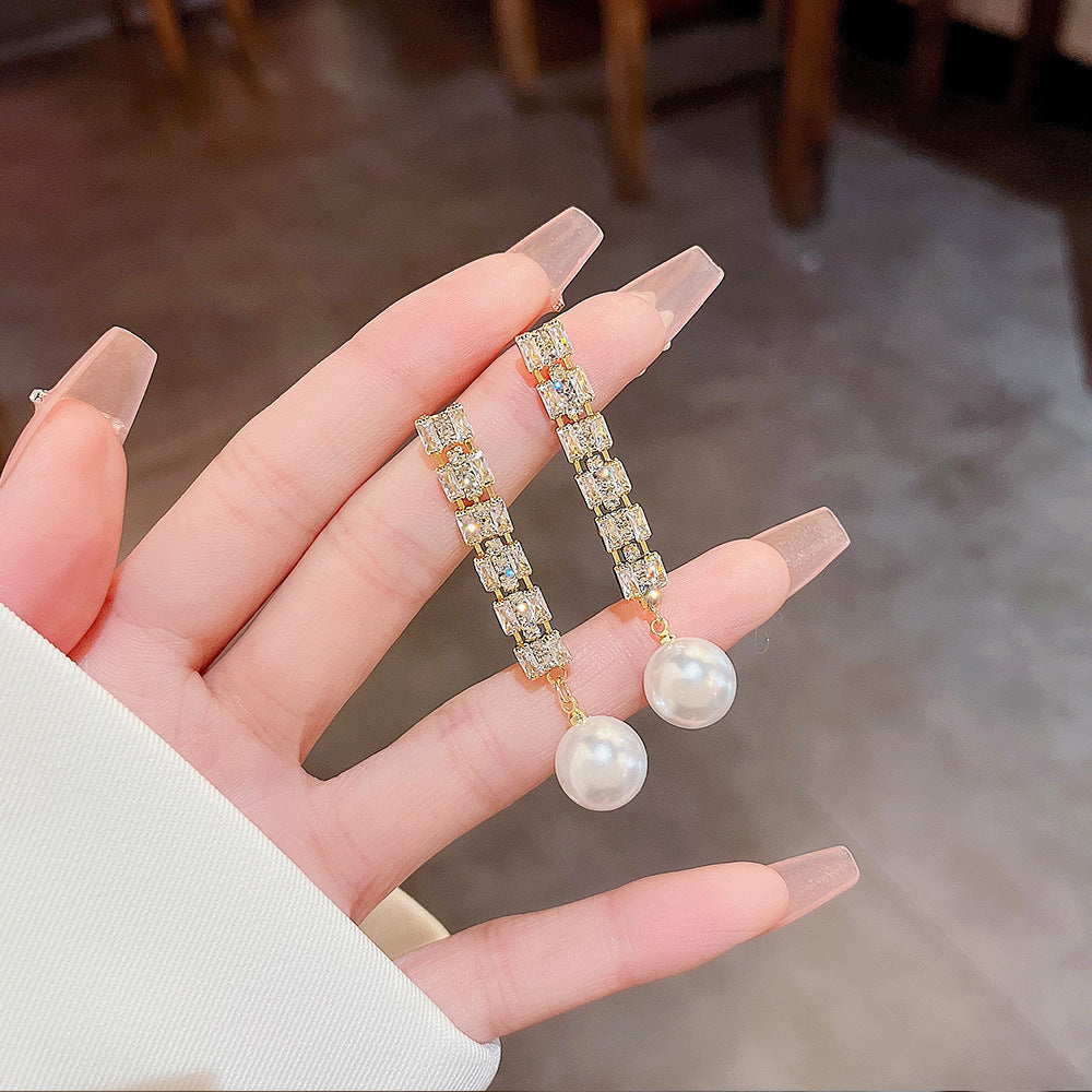 Orecchini in argento sterling con perle di lusso, design delicato e elegante, perfetti per uno stile raffinato e alla moda