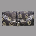 Portafoglio Valstrend con motivo a stelle e simbolo wickedness supernatural, per ragazzi e ragazze, design compatto e alla moda.