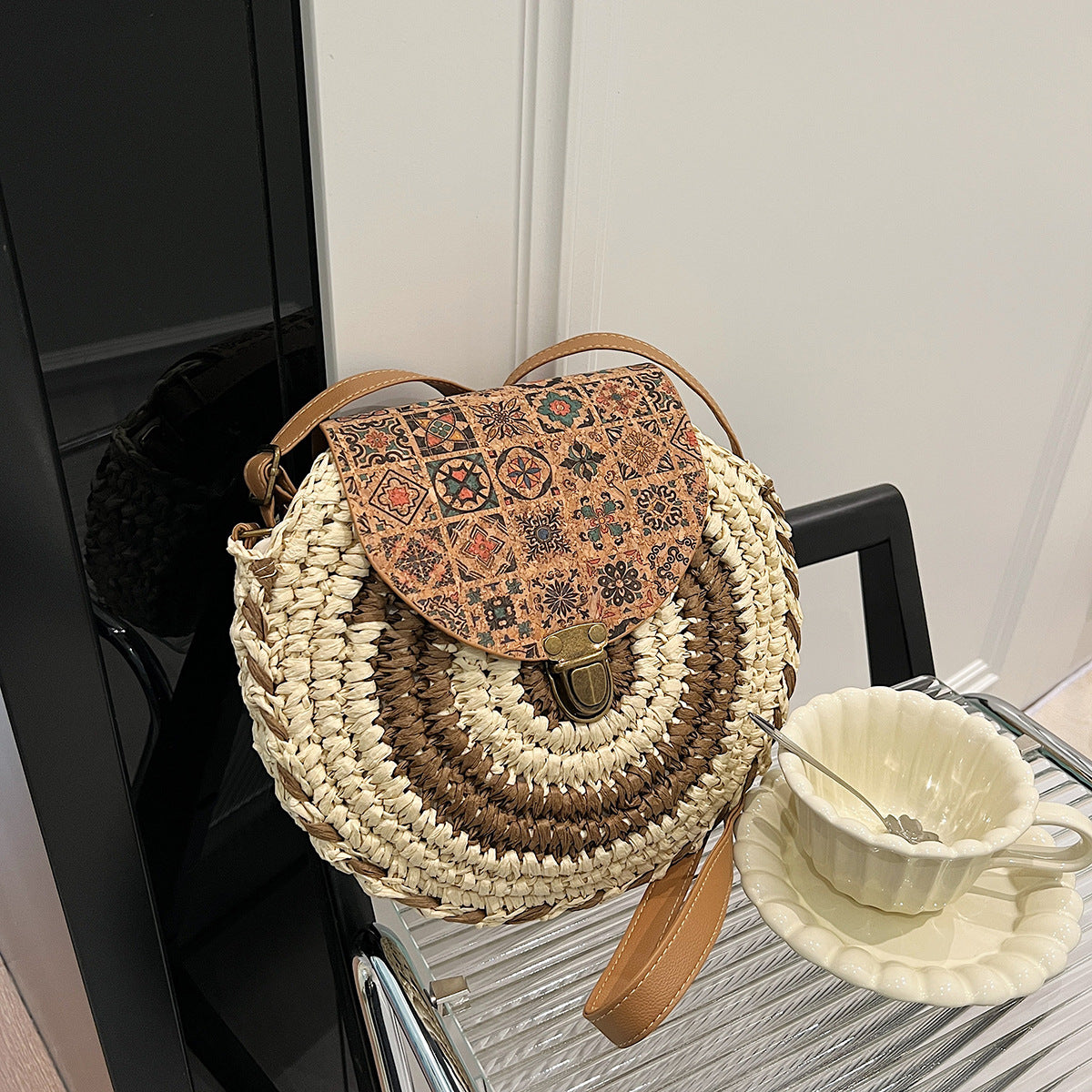 Borsa a tracolla piccola a forma rotonda in paglia con motivo a torta, ideale per vacanze estive, marca Valstrend shop