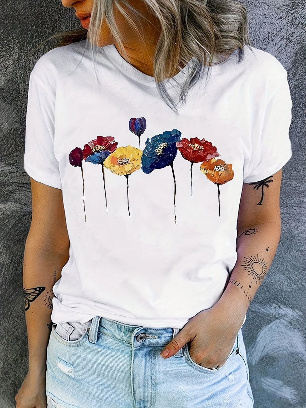 T-shirt donna Valstrend con stampa floreale, maniche corte, collo rotondo, perfetta per primavera ed estate.
