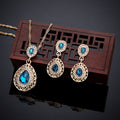 Set di orecchini a goccia di cristallo e collana abbinata, accessori eleganti Valstrend, perfetti per occasioni speciali.