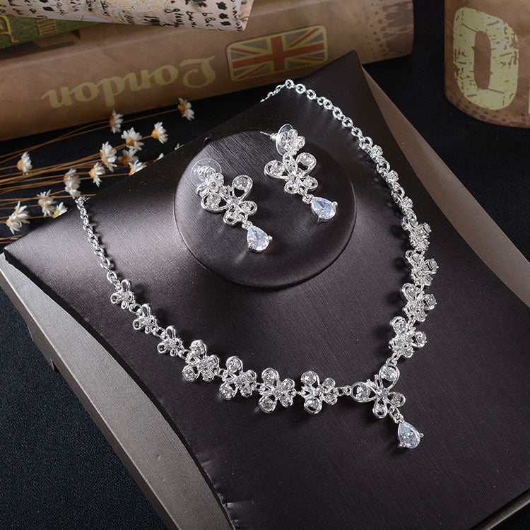 Set di collana e orecchini con zirconi e farfalla, pendenti a goccia, stile da sposa, in cristallo bianco, Valstrend.