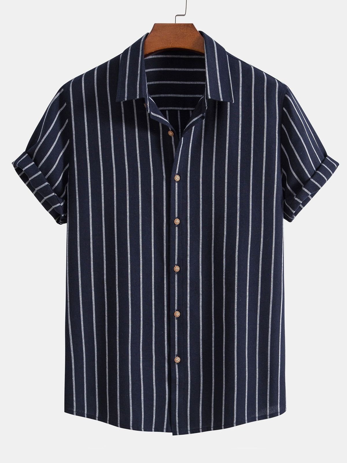 Camicia uomo a righe con stampa digitale a maniche corte Valstrend, vista frontale con colletto e bottoni.