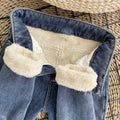 Jeans spessi in pelle di agnello per donna Valstrend shop, dettaglio di cuciture e stile elegante.