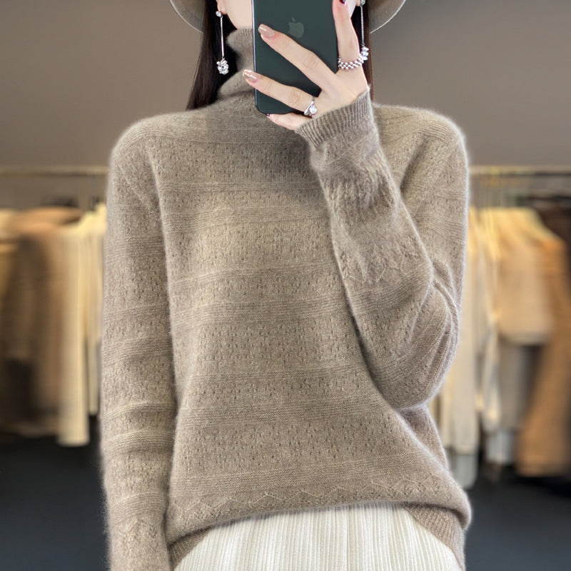 Maglione donna Valstrend in lana 100% con colletto frontale e linee eleganti, pronto da indossare, stile caldo e confortevole.