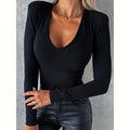 Maglietta donna a maniche lunghe con scollo a V e vestibilità aderente, stile casual e semplice, marca Valstrend.