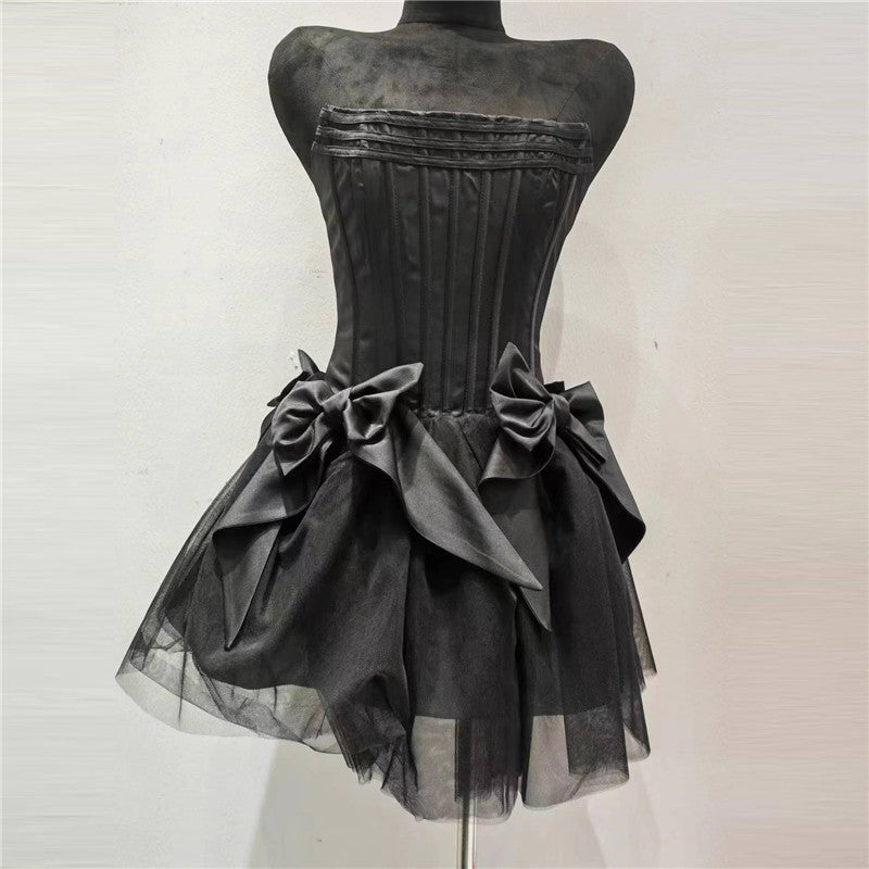 Vestito da donna Valstrend senza schiena con fiocco in mesh e fusciacca, elegante e femminile, con dettagli aperti sulla schiena