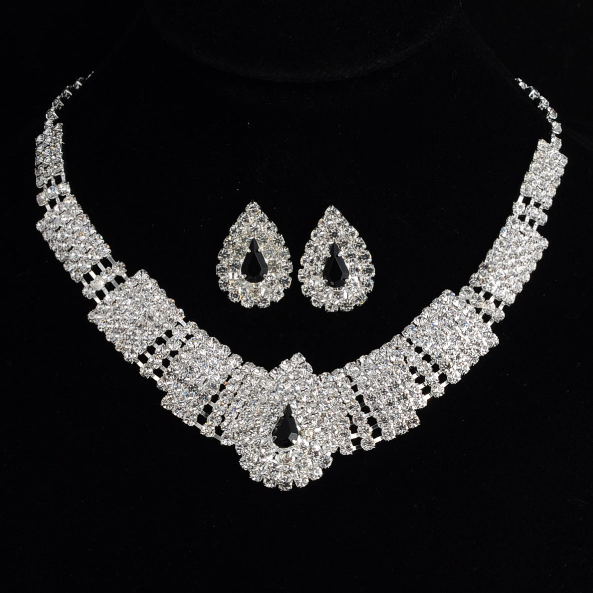 Collana da sposa Valstrend con motivo esagerato Europa e Stati Uniti, con dettagli pieni e ornamenti eleganti, stile completo e brillante.