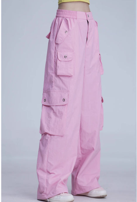 Pantaloni donna Valstrend shorts estivi larghi, con tasche grandi e gamba dritta, in tessuto leggero e comodo.