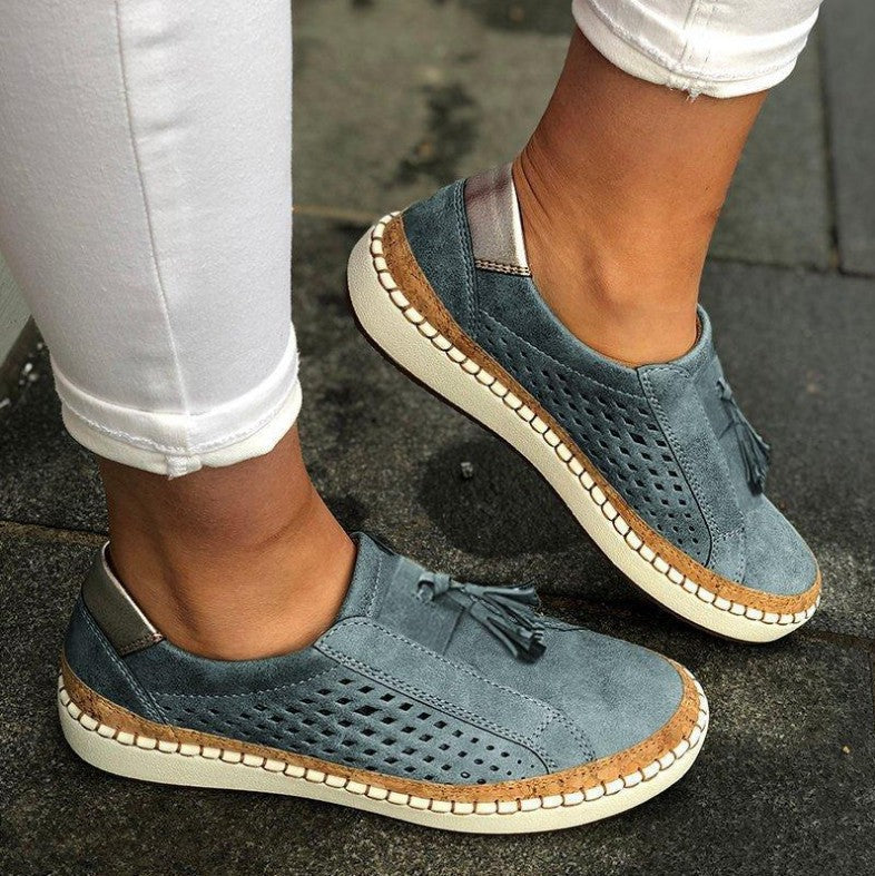 Scarpe basse con lacci, monoleg, due tonalità, marca Valstrend Shop, dettaglio di design elegante e moderno.