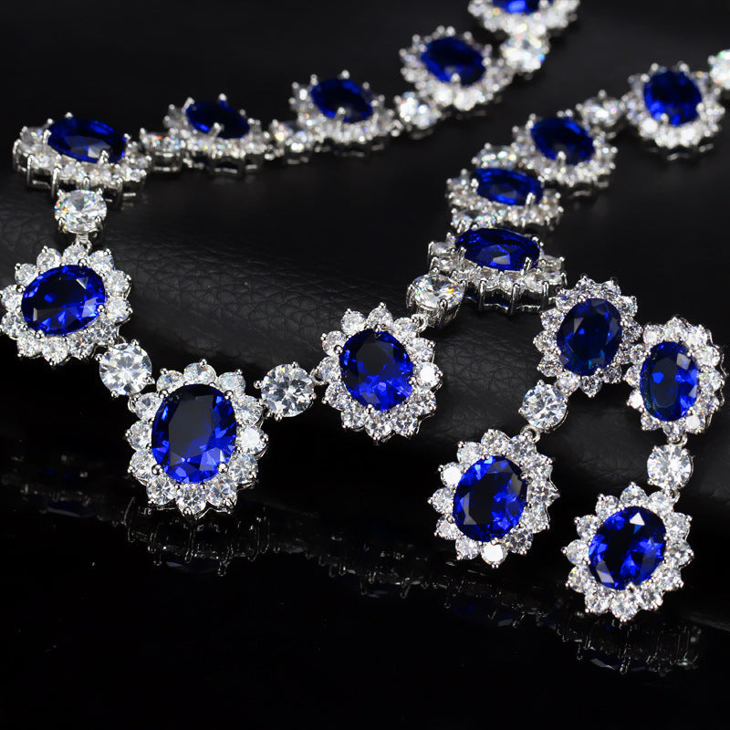 Set di gioielli Valstrend con due pezzi AAA, orecchini e collana in metallo lucido, perfetti per accessori eleganti.