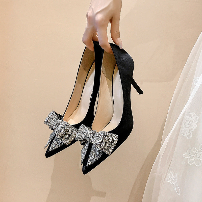 Scarpe con tacco a spillo e strass da donna Valstrend in stile francese, con dettagli eleganti e design sofisticato.