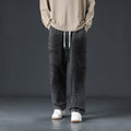 Jeans uomo hip hop a gamba larga modello daddy Valstrend shop, denim blu con vita alta e tasche frontali.