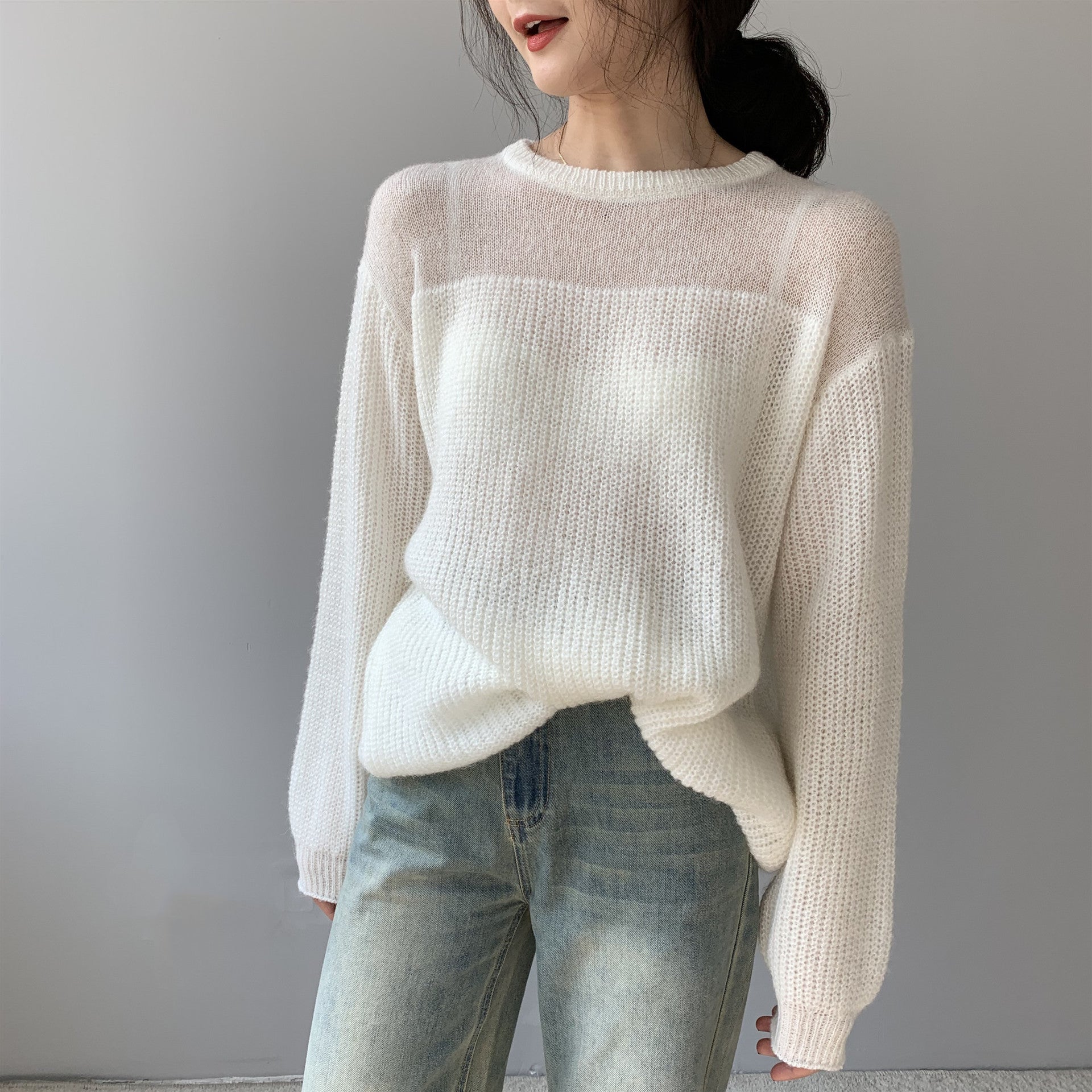 Maglione da donna a collo rotondo, a maniche lunghe e vestibilità morbida, marca Valstrend, in tessuto leggero e confortevole.