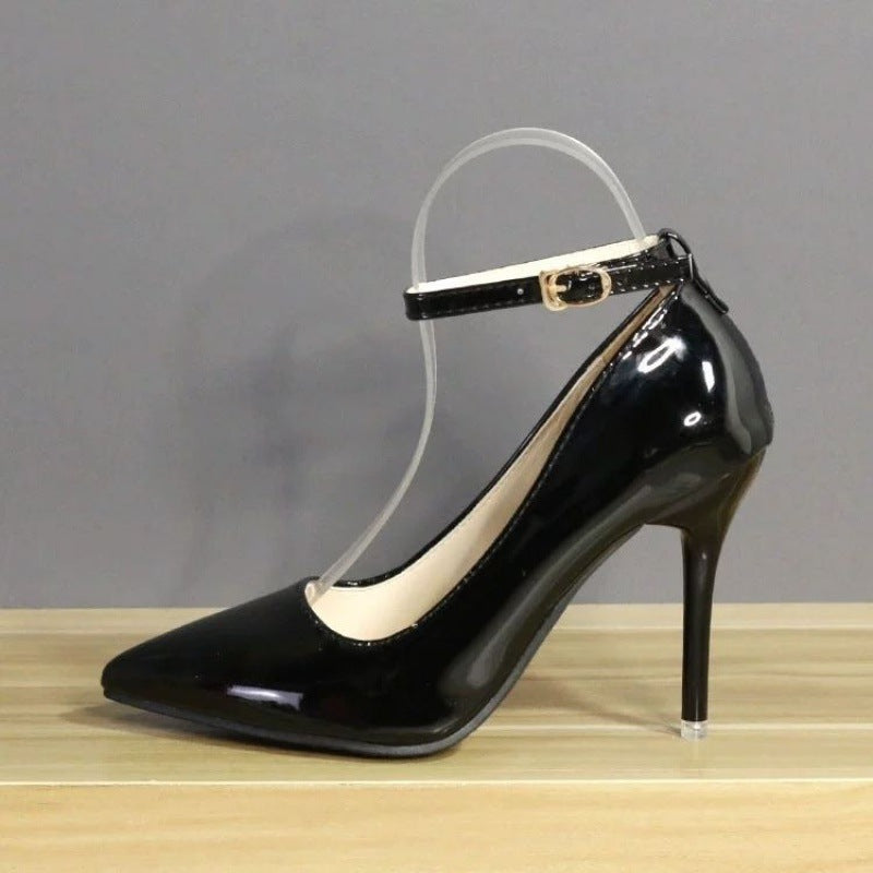 Décolleté a tacco alto Valstrend in vernice, modello a parola singola, con fibbia e scarpe da donna di taglia grande.